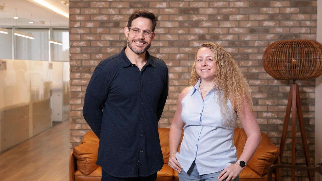 ActiveFence CEO Noam Schwartz <span style="font-weight: normal;">(left) </span>& Predicta Med CEO Shlomit Steinberg-Koch (Photo: Orel Cohen) מפגש מנטורים GROWTH - נועם שוורץ מנכ״ל ומייסד משותף Active Fence ו שלומית שטיינברג קוך מנכלית Predicta Med
